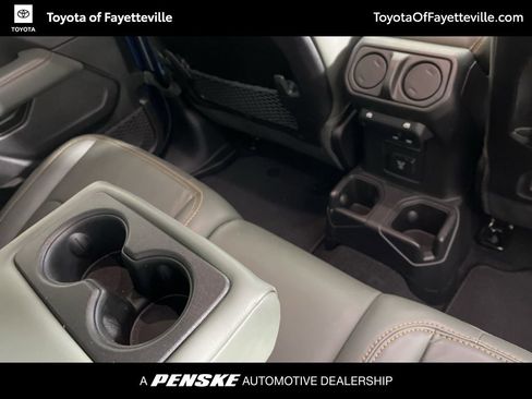 Used 2025 Jeep Gladiator Mojave image 9