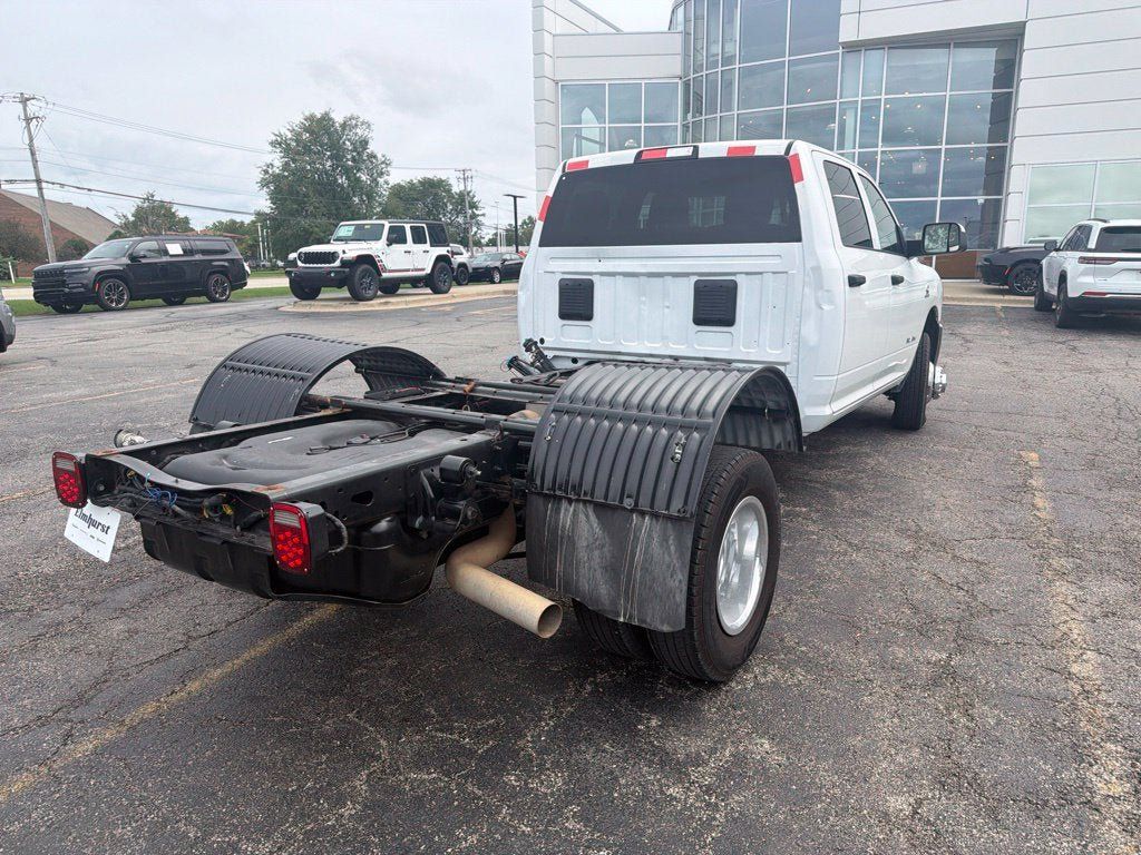 Used 2022 RAM 3500 Tradesman w/ Chrome Appearance Group AWD/4WD image 4