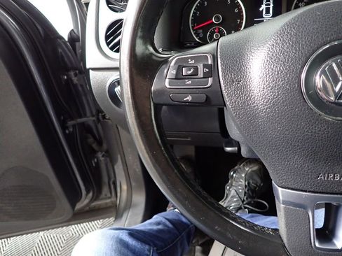 Used 2017 Volkswagen Tiguan Limited w/ Premium Package image 23