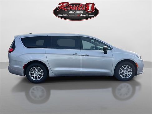 New 2026 Chrysler Pacifica Select image 7