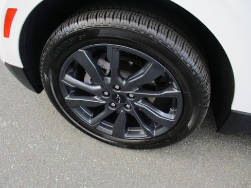 Certified 2022 Chevrolet Equinox RS w/ Infotainment Package image 9