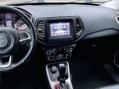 Used 2019 Jeep Compass Latitude w/ Cold Weather Group image 32