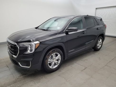 Used 2022 GMC Terrain SLE image 2
