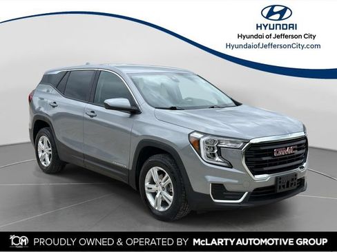 Used 2024 GMC Terrain SLE AWD/4WD image 1