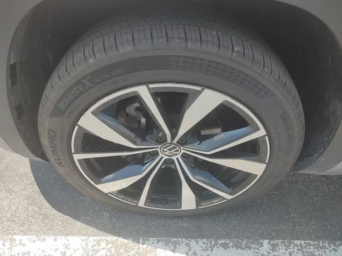 Used 2024 Volkswagen Atlas SEL Premium R-Line AWD/4WD image 2