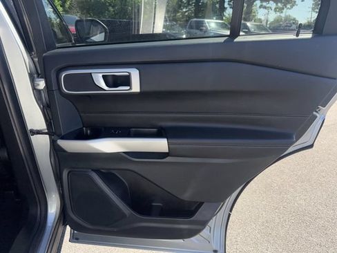 Used 2023 Ford Explorer XLT w/ Equipment Group 202A AWD/4WD image 18