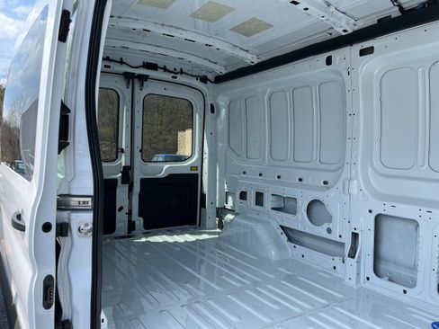 New 2026 Ford Transit 250 148 Medium Roof RWD image 5