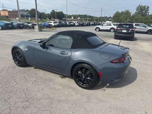 Used 2021 MAZDA MX-5 Miata Club RWD image 14