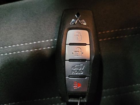 Used 2022 Mitsubishi Outlander SE image 32