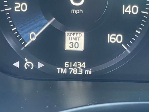 Used 2018 Volvo XC60 T5 Momentum w/ Vision Package AWD/4WD image 27