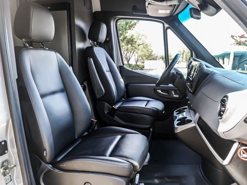 Used 2020 Mercedes-Benz Sprinter 2500 image 7