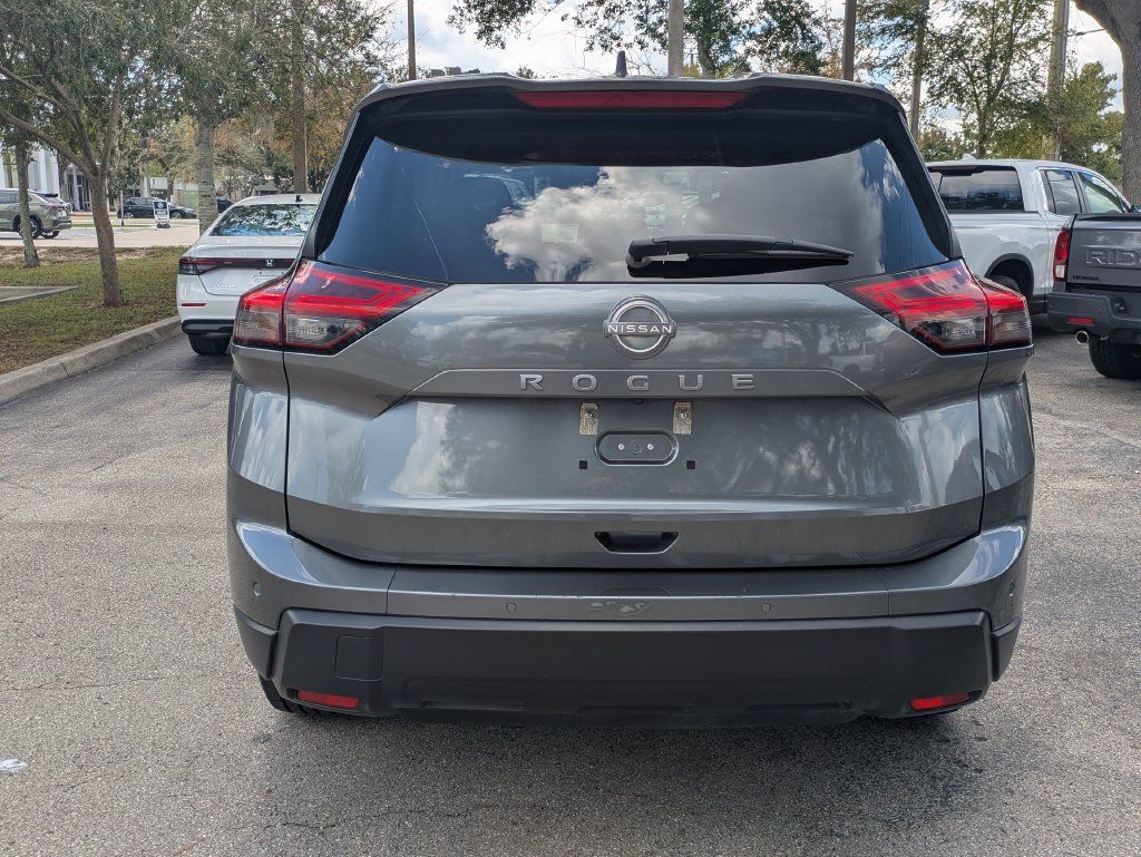 Used 2025 Nissan Rogue SV FWD image 4
