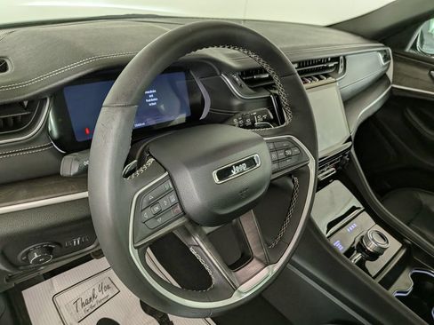 Certified 2025 Jeep Grand Cherokee Limited w/ Black Appearance Package AWD/4WD image 21