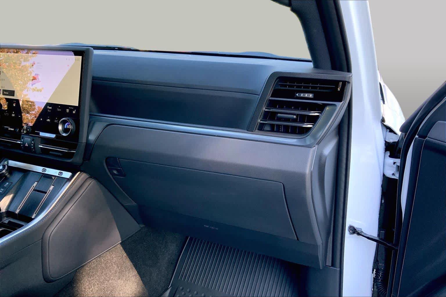 Used 2025 Lexus GX 550 w/ Accessory Package (2T) AWD/4WD image 19