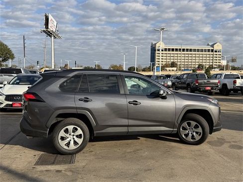 Used 2021 Toyota RAV4 LE image 4