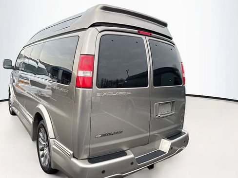 Used 2019 Chevrolet Express 2500 w/ Enhanced Convenience Package image 6