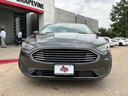 Used 2019 Ford Fusion SE FWD image 3