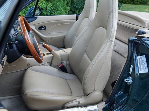 Used 2001 MAZDA MX-5 Miata RWD image 28