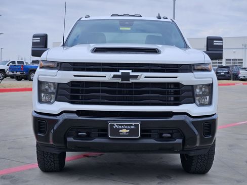 Used 2024 Chevrolet Silverado 2500 Custom w/ Custom Value Package image 8