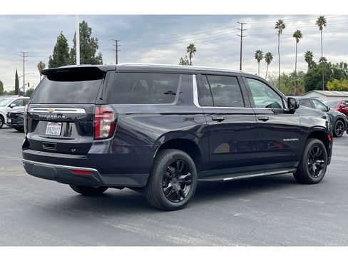 Used 2022 Chevrolet Suburban LT w/ Luxury Package image 7