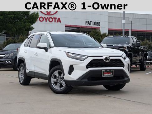 Used 2025 Toyota RAV4 XLE AWD/4WD image 2