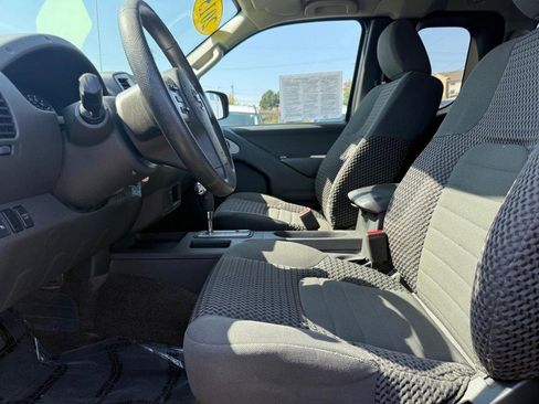 Used 2015 Nissan Frontier SV image 16