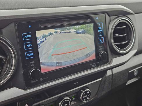 Used 2016 Toyota Tacoma TRD Sport w/ Exterior Package AWD/4WD image 18