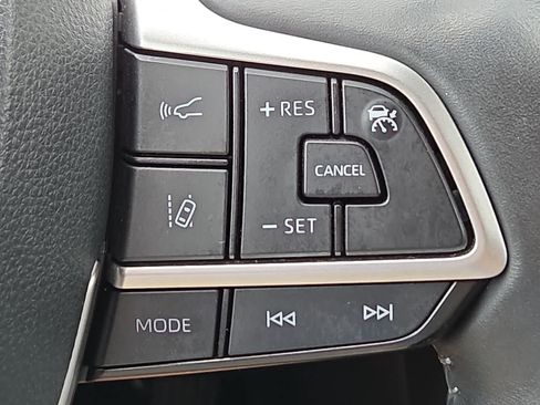 Certified 2024 Toyota Highlander XLE FWD image 22