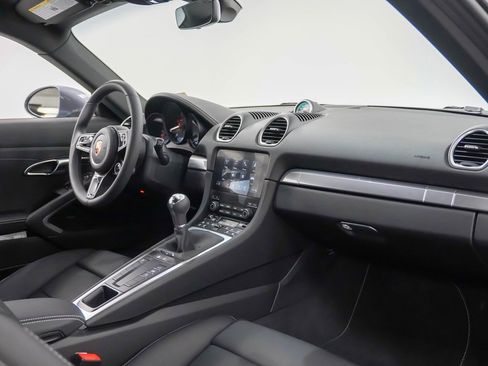 Used 2025 Porsche 718 Cayman image 15