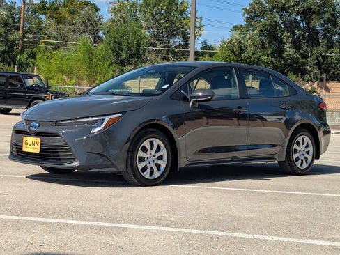 Used 2024 Toyota Corolla LE image 8