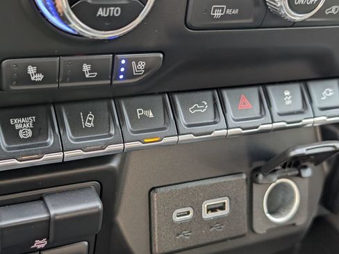 Used 2021 GMC Sierra 3500 Denali w/ Denali Ultimate Package AWD/4WD image 23