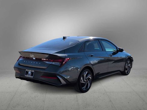 Used 2025 Hyundai Elantra Sport image 8