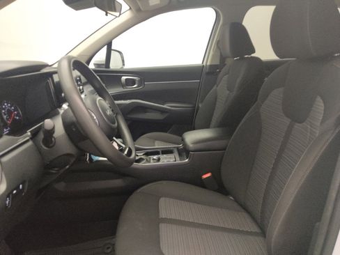 Used 2023 Kia Sorento LX image 17