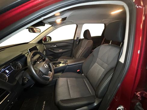 Used 2025 Nissan Rogue SV AWD/4WD image 10