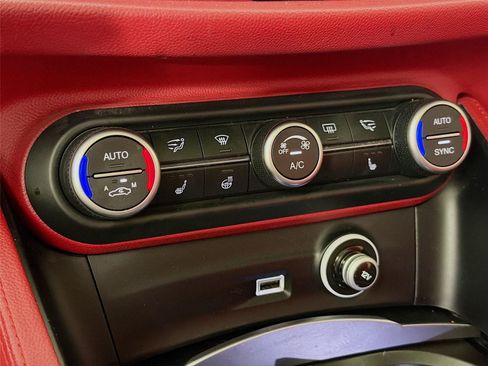 Used 2019 Alfa Romeo Stelvio AWD w/ Nero Edizione image 21