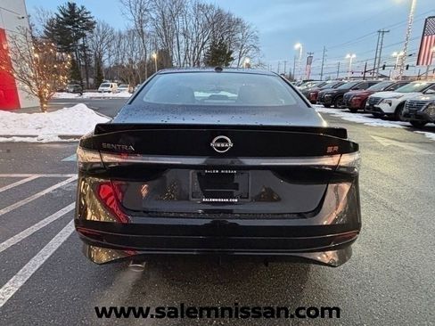 New 2026 Nissan Sentra SR w/ Floor Mat Package FWD image 4