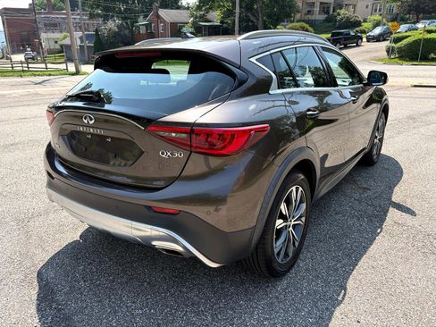Used 2018 INFINITI QX30 Premium w/ Navigation Package image 9