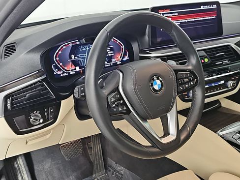 Used 2022 BMW 530i RWD image 16