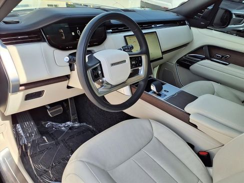 Used 2025 Land Rover Range Rover Long Wheelbase SE AWD/4WD image 17