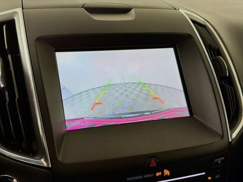 Used 2019 Ford Edge Titanium FWD image 18