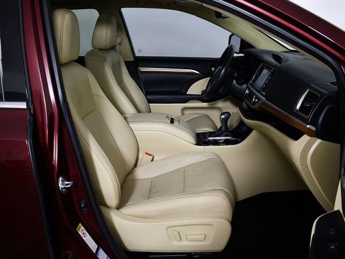 Used 2017 Toyota Highlander Limited image 42