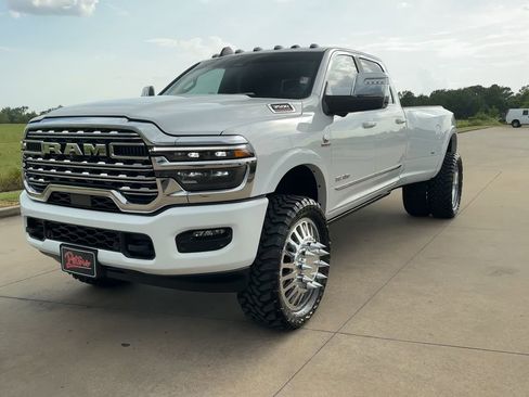 New 2025 RAM 3500 Limited image 4