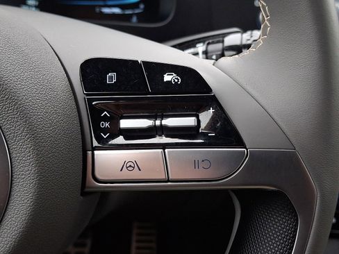 Certified 2025 Hyundai Elantra Sport image 23