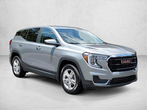 Used 2024 GMC Terrain SLE FWD image 3