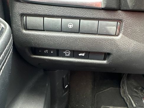 Used 2025 Nissan Rogue SV FWD image 5