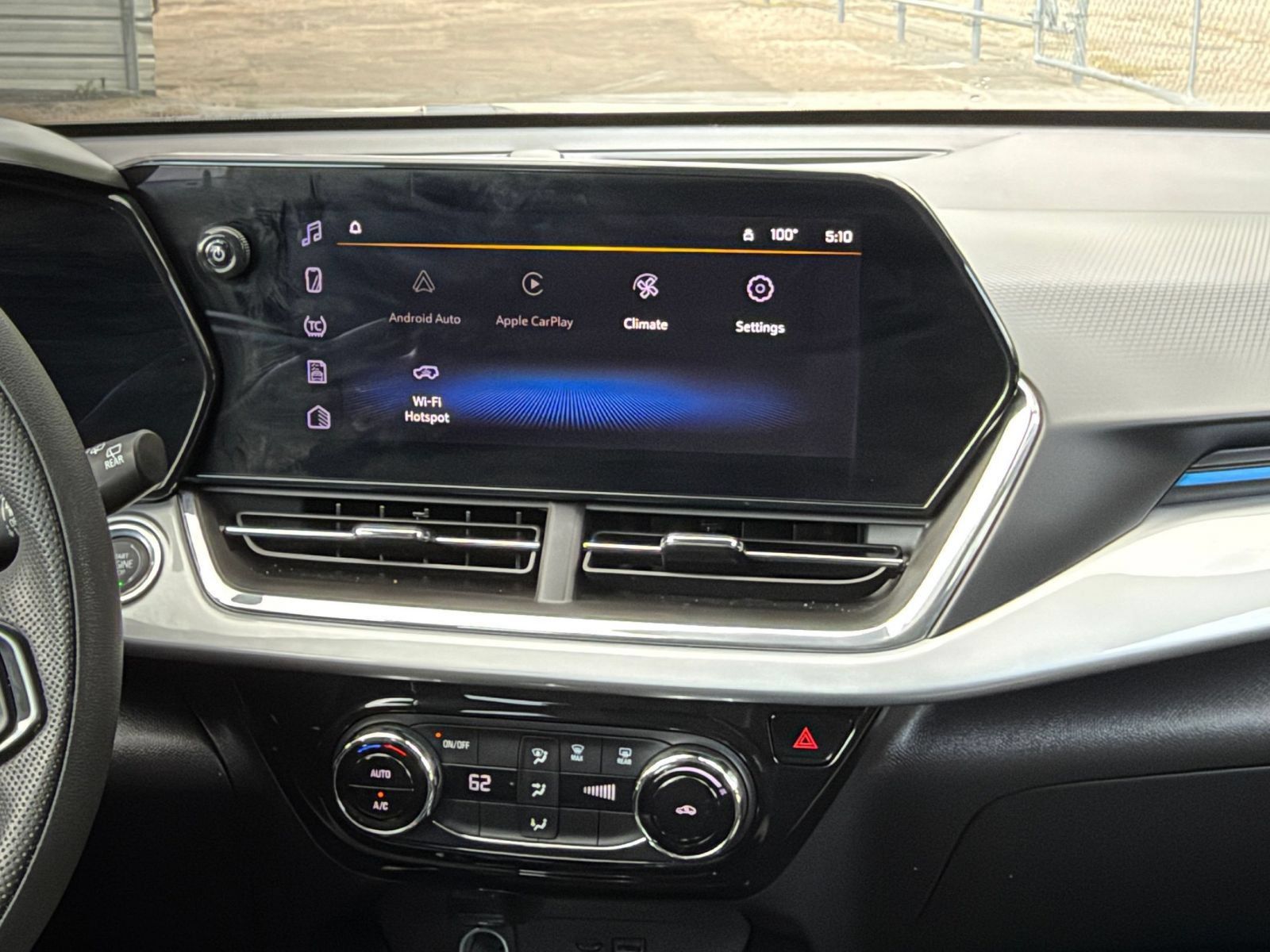 Used 2025 Chevrolet Trax LT FWD image 16
