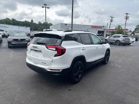 Used 2022 GMC Terrain AT4 AWD/4WD image 2