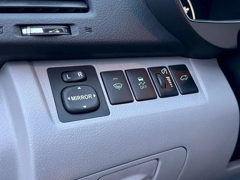 Used 2013 Toyota Highlander Limited image 21