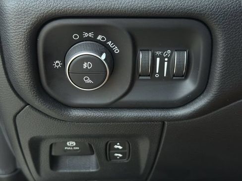 Used 2025 RAM 1500 Laramie AWD/4WD image 34