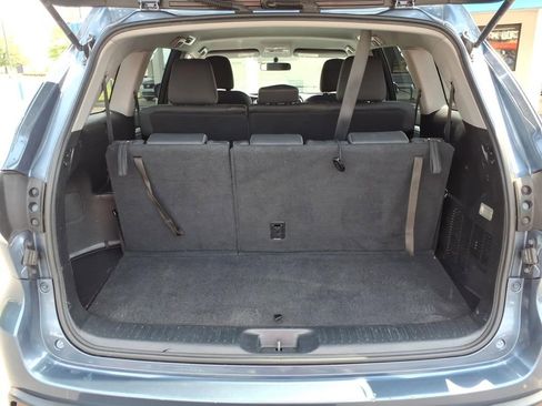Used 2015 Toyota Highlander LE FWD image 25
